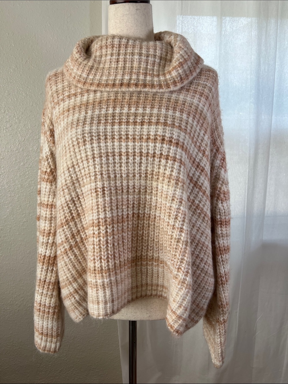 Sadie & Sage Cream & Tan Plaid Funnel Neck Sweater. Size 2x/3x. NWT